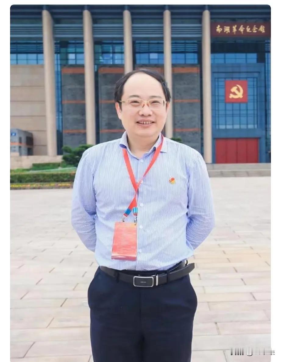 郭伟，把自己包装成陕西高考状元？郭伟骗术不高，单说一点：把自己包装成是高考状