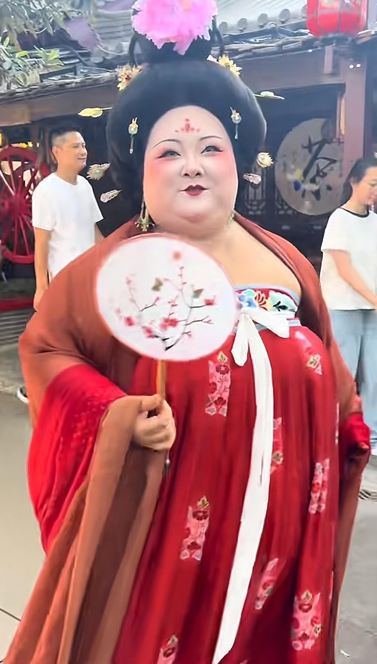 我就是你们日思夜想的贵妃娘娘