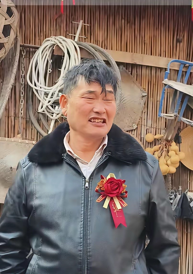 昨天大衣哥女儿大婚，他给女儿的嫁妆曝光，原来是一辆白色宝马，附加20万现金，还有