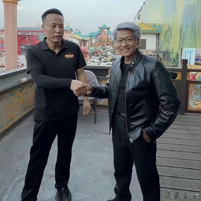 他们都想吃互联网时代网红的红利，此马斯克与彼黄仁勋走到一起，是不是他们两个人要珠