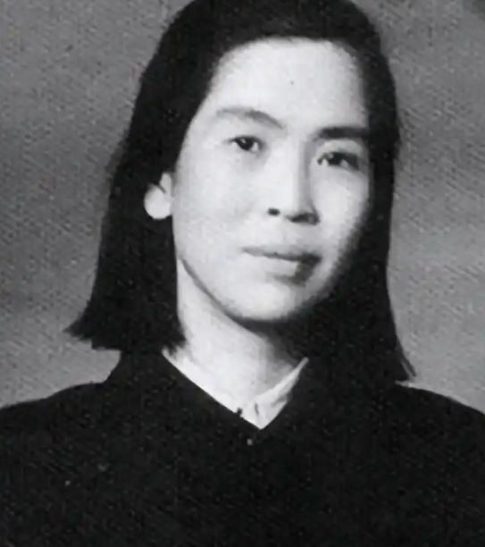 1984年贺子珍在上海病逝时，最初的葬礼方案是按副省级待遇操办。但有些老同志提出