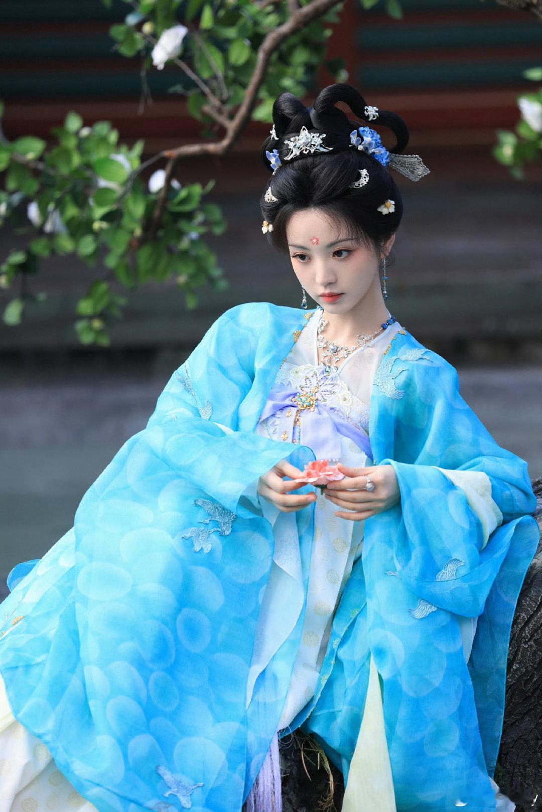 #田曦薇##田曦薇绿旗袍造型##田曦薇林青##田曦薇#好美的古装造型，小田，你让我挪不开眼⸝⸝⸝╸▵