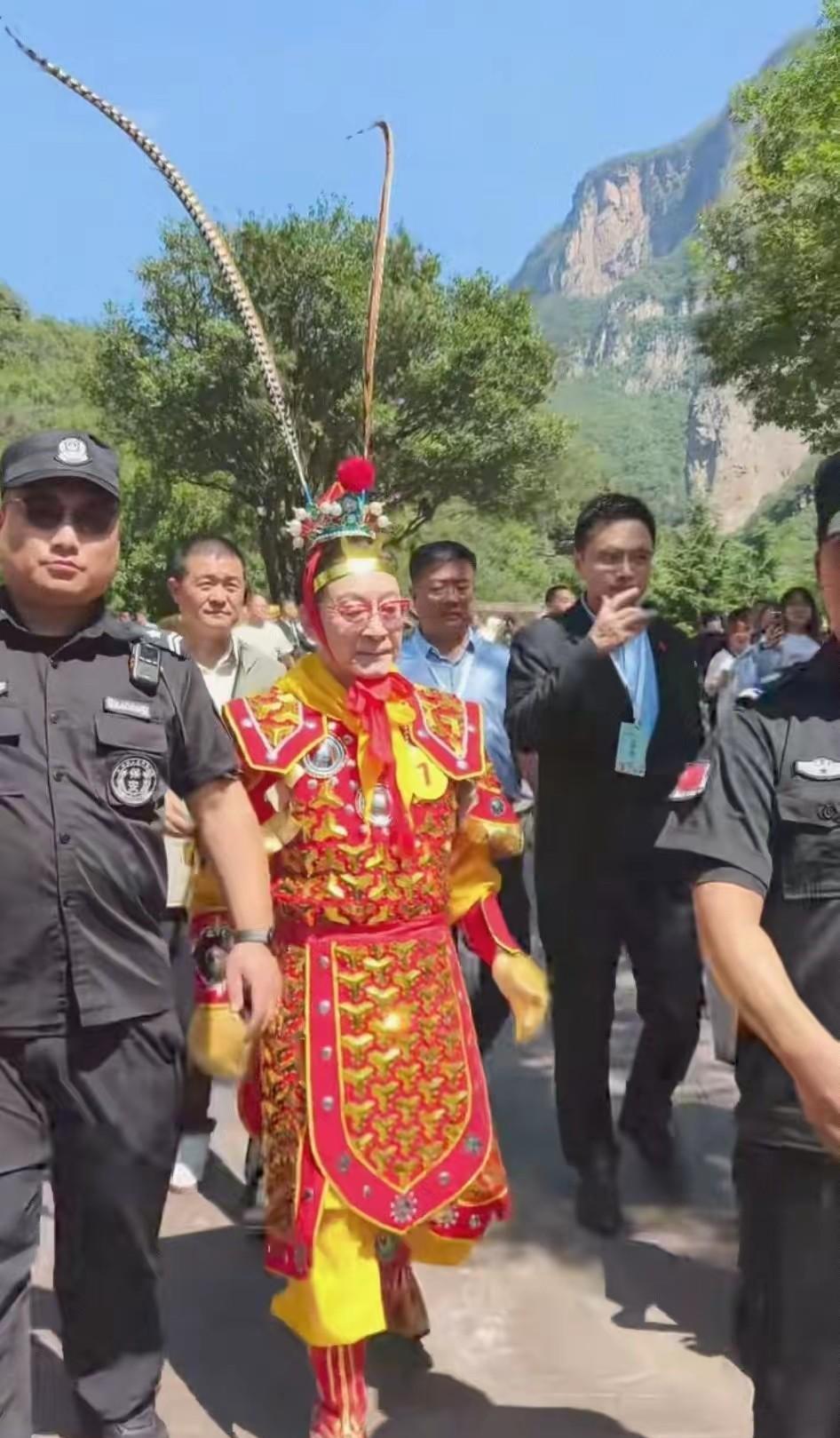说实话，我感觉这跟“啃老族”没多大区别