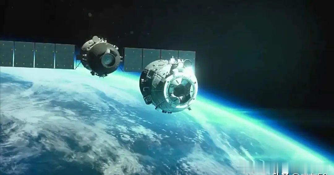 5厘米碎片撞船，188天太空出差秒变“无限续房”。别急着骂“怎么不早躲”，它