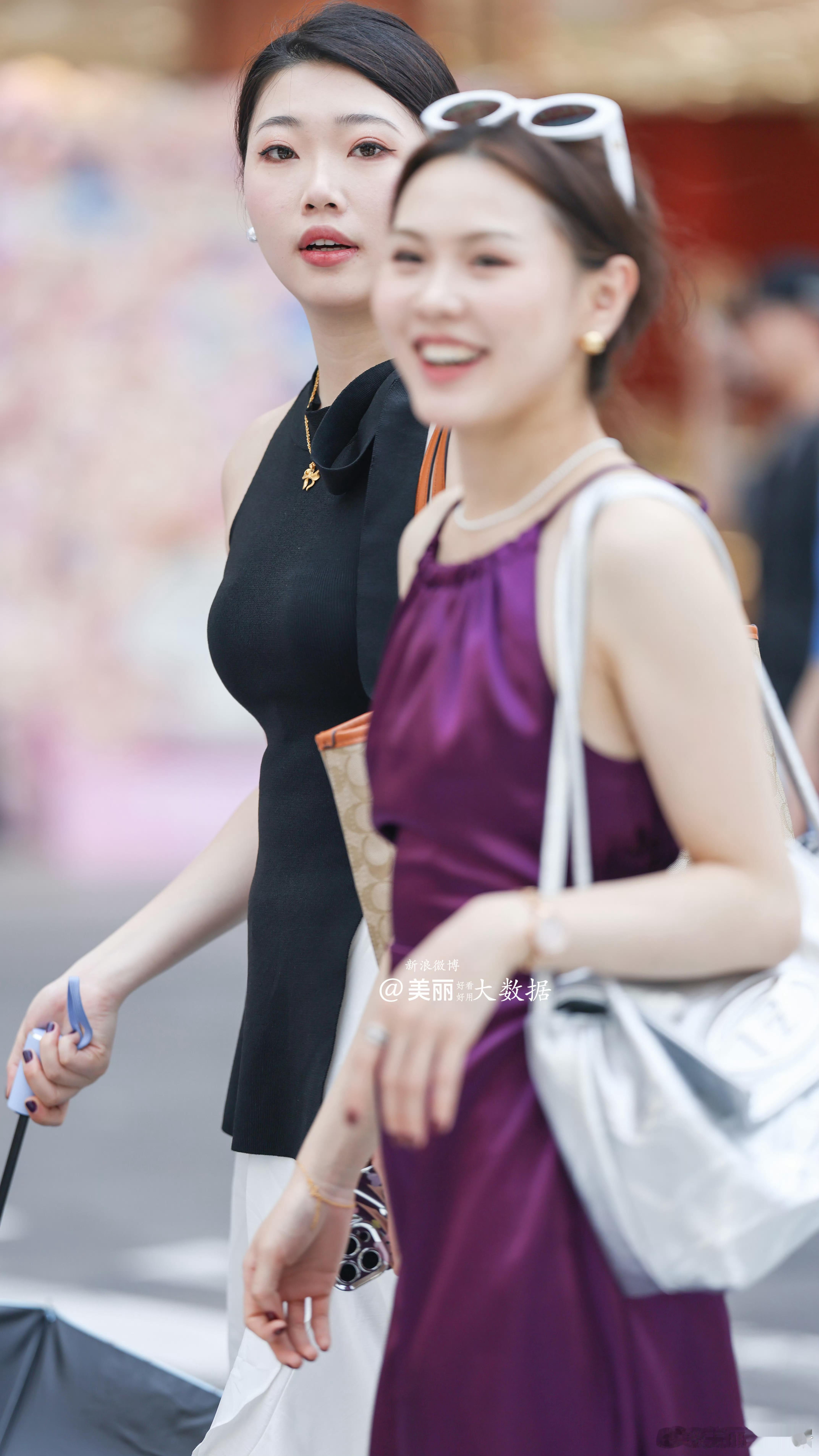 蛮有意思的画面。