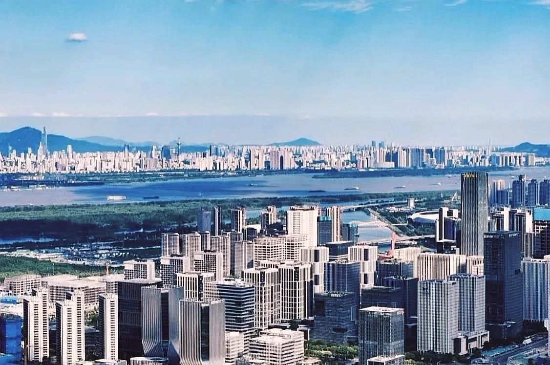 为什么很多老南京人一提到江北，就跟出了市，甚至出了省一样的。还喜欢说一句，住在江