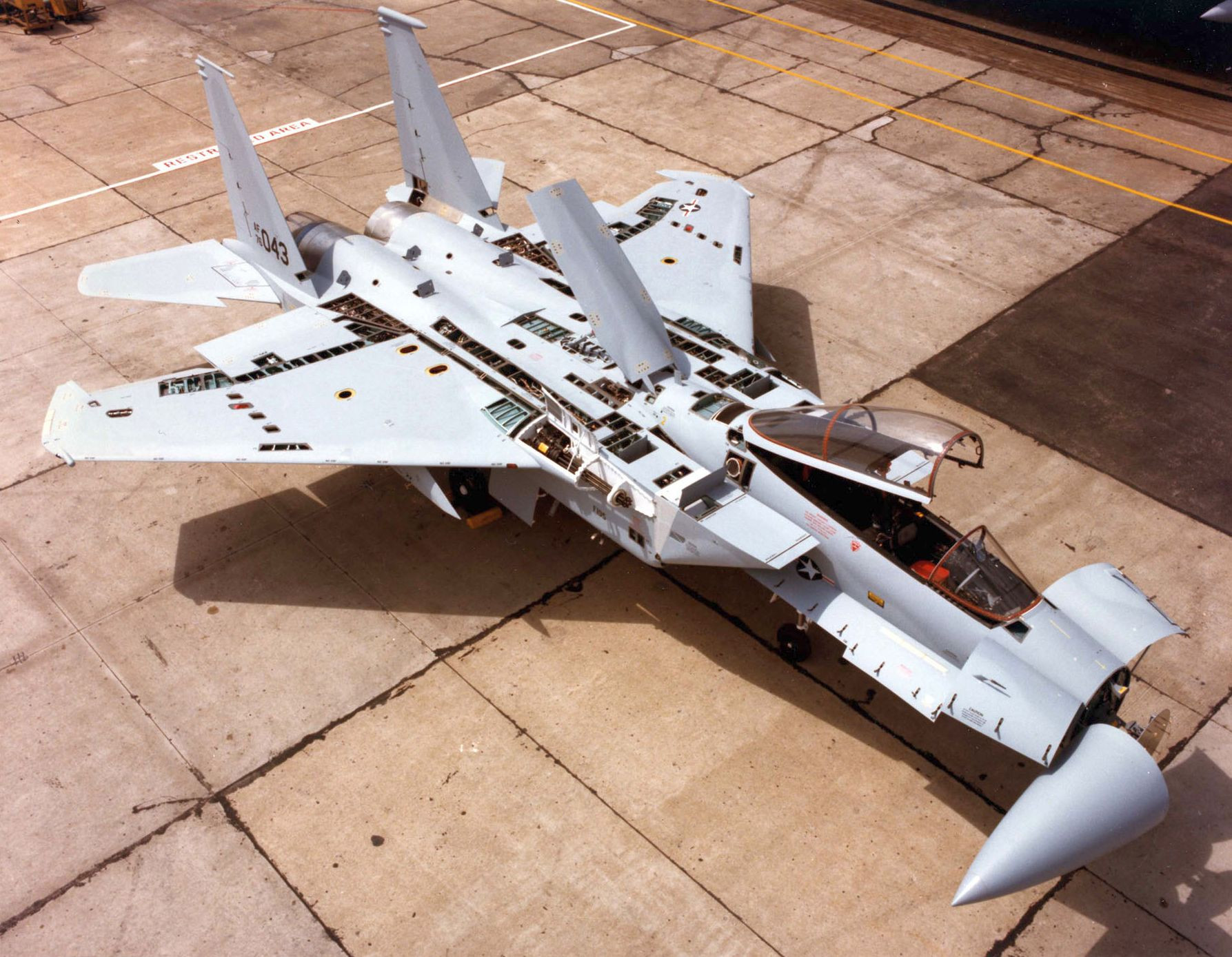 “全开”状态下的F-15AEagle76-0043.​​​