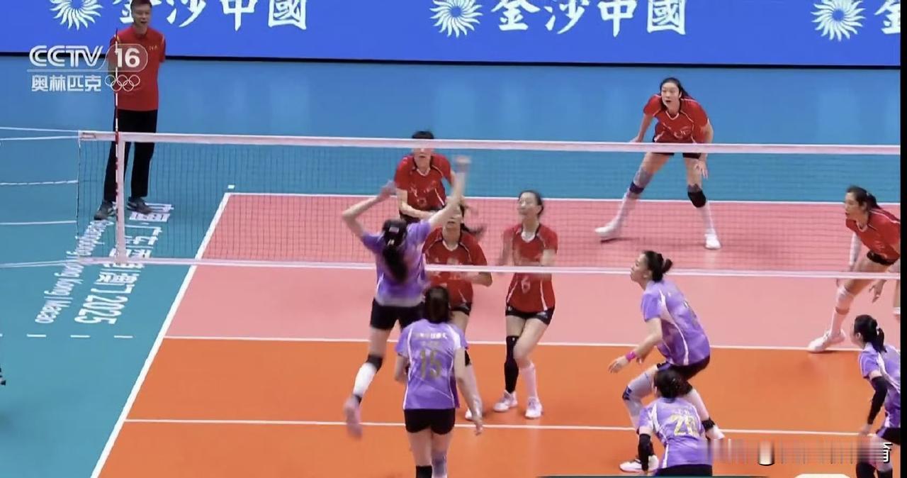 李盈莹和姚迪今天太可怕了！尤其是姚迪的传球啊，好多跟攻手的失配啊，李盈莹4号位的