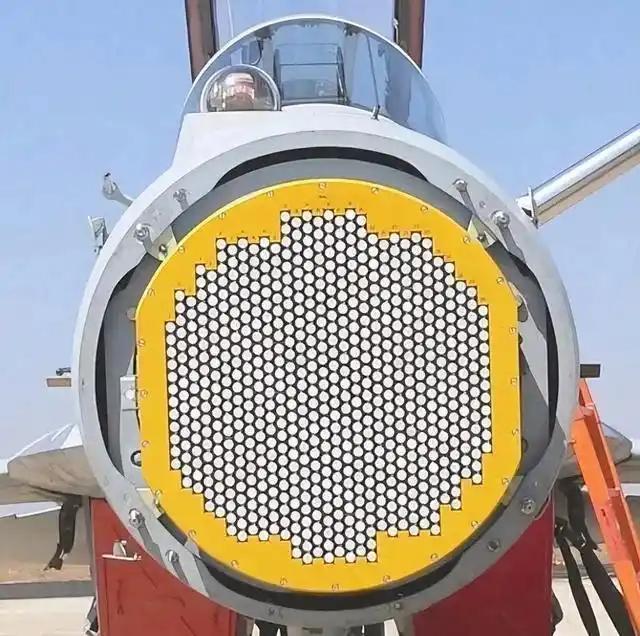 *在国外军事网站上，美国人的分析还是挺准确的，他们说，无论你的飞机多么落后，只要