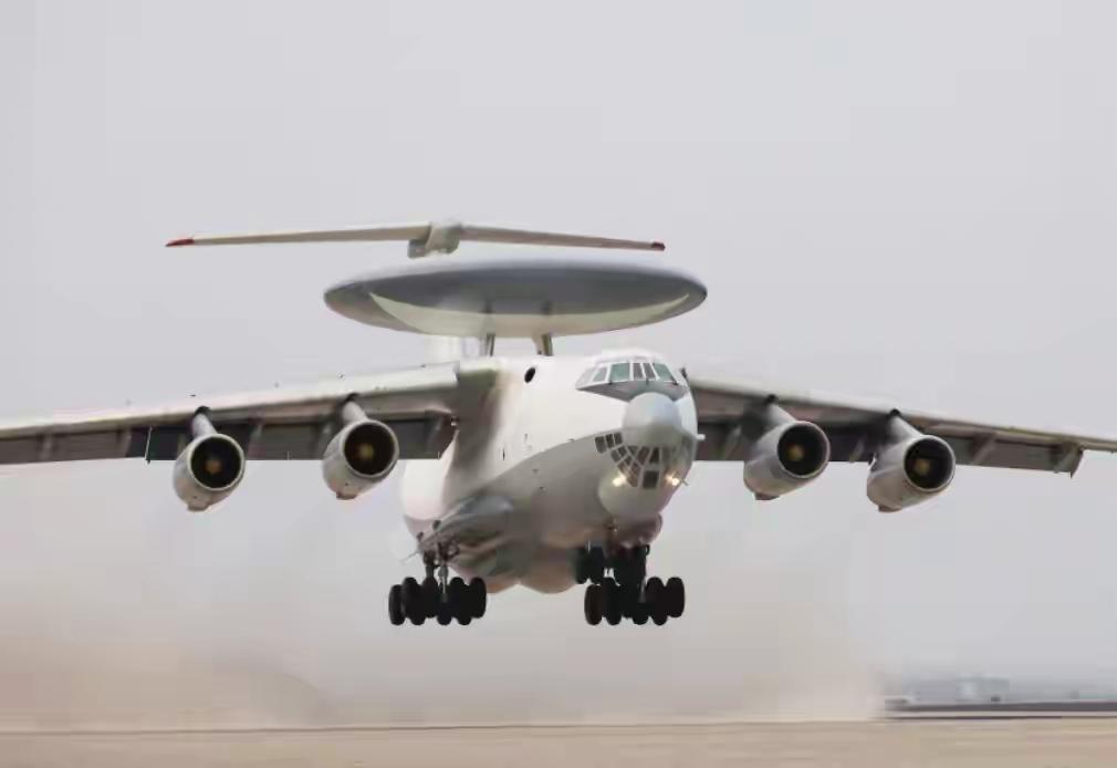 网上都在聊朝鲜预警机有的说朝鲜预警机是老古董机也有说朝鲜预警机是空