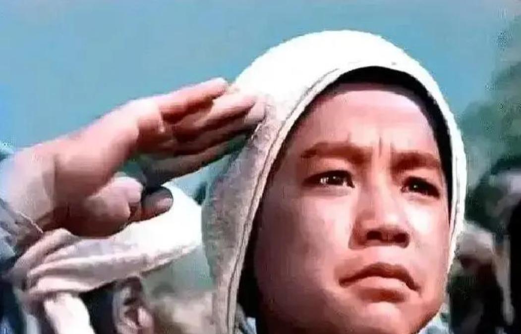 45岁“嘎子叔”暴亡，墓碑无名，1969年6月，张莹胃出血倒在北影厂排练场。没人