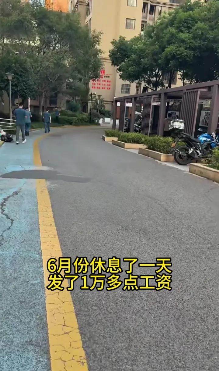 7月15日，问界工厂发工资了，6月份休息了1天的涂装车间工人大军领到了10188