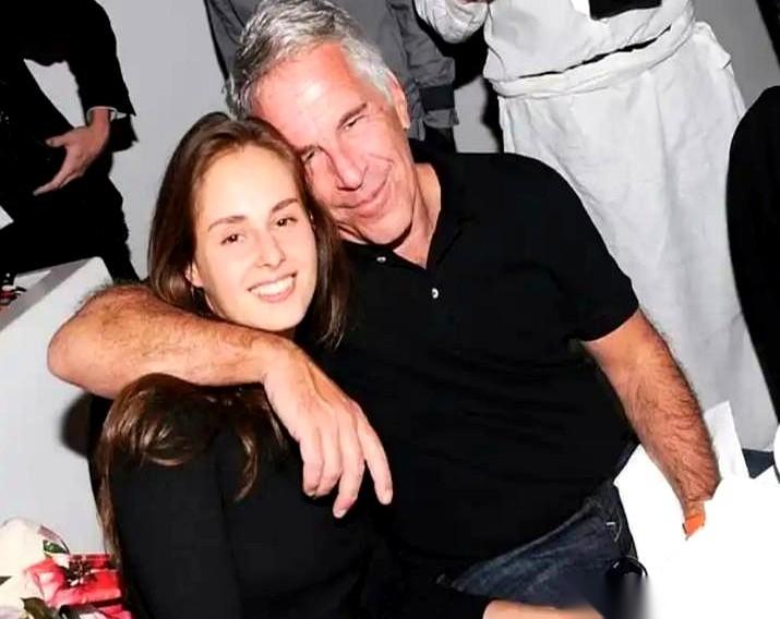 爱泼斯坦这个人，最让人看不懂的，不是他那些丑闻，而是他死前两天的那个动作。铁窗