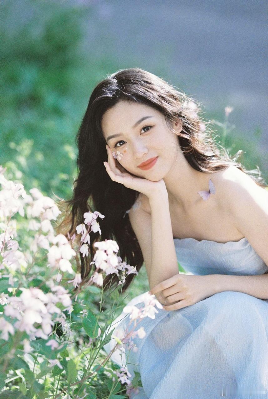 周也夏天的周也好明媚～