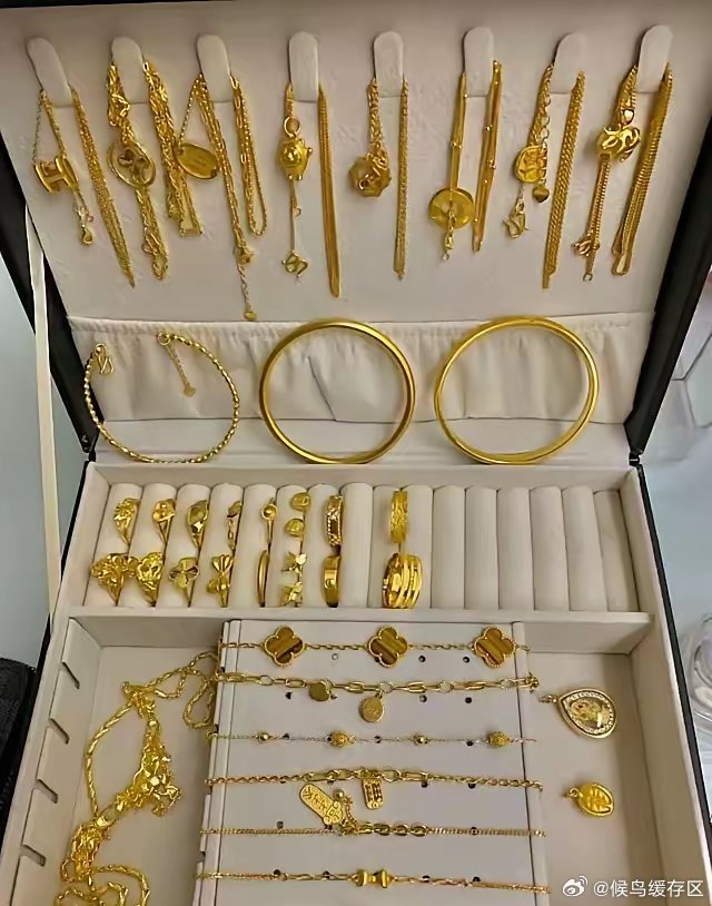 没想到黄金暴涨，却成了家庭矛盾的导火索。最近朋友跟我吐槽，说他老公看到黄金涨到1