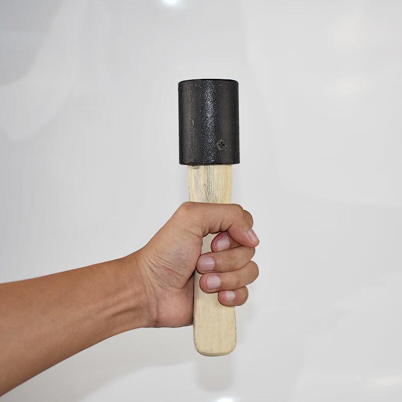 老兵的木柄手榴弹模型，没成想成了“军民两用神器”，有一个功能你绝对想不到！我