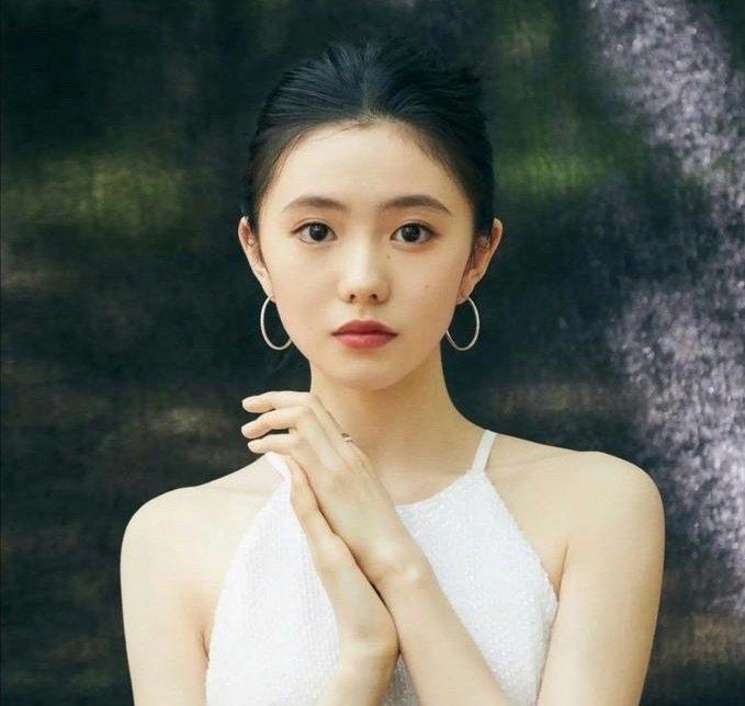 刘浩存算是苦尽甘来了吗？看到不少拿她踩杨紫的了。一部《主角》算是让她的口碑逆