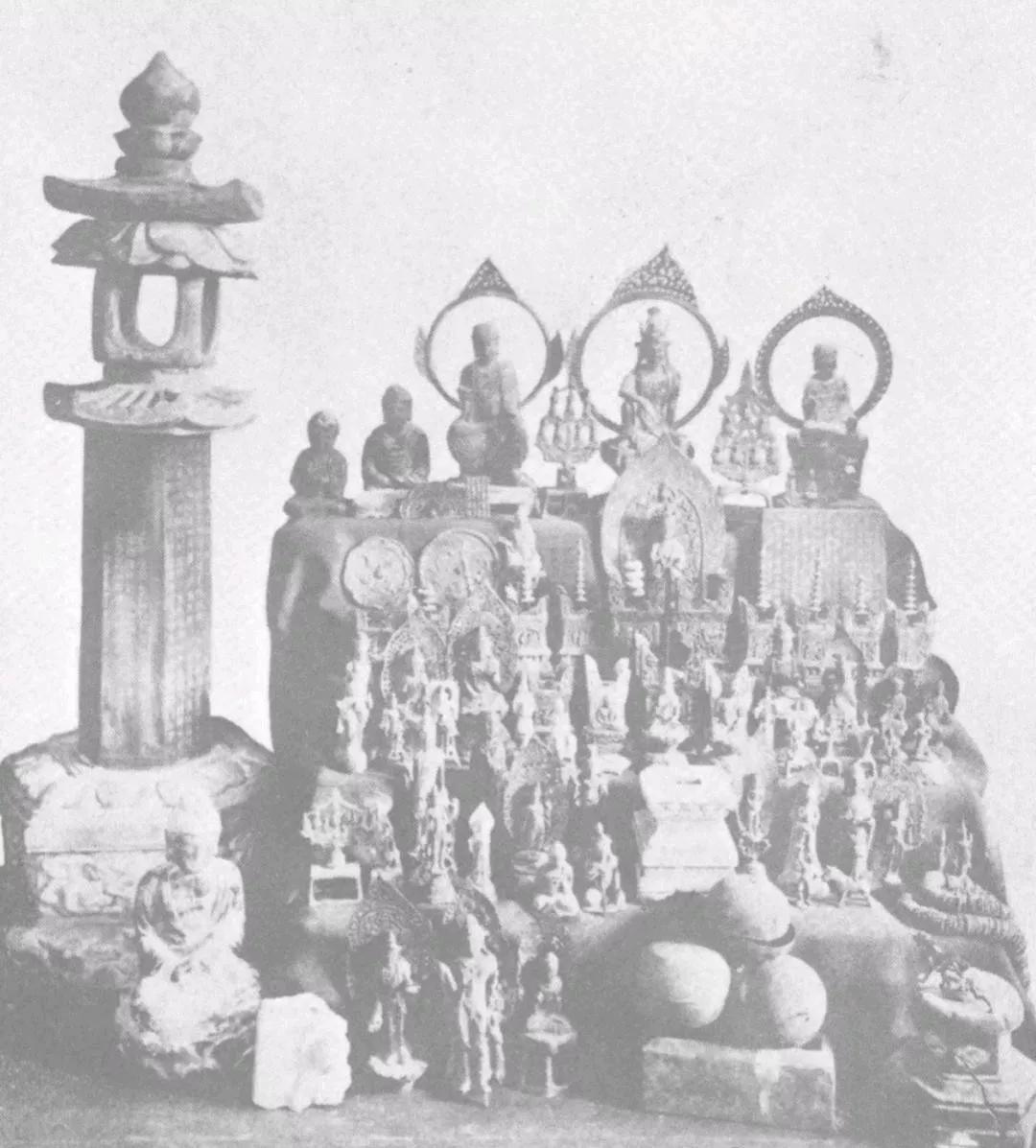 1956年冬天，金华万佛塔只剩三层砖基。一个站岗的兵，半夜换岗时踩塌了塔心地砖—