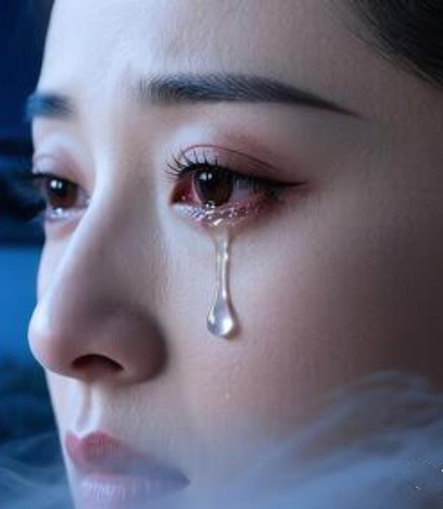 近日，陈都灵在《月鳞绮纪》中的“吐血濒死戏”花絮引发热议，其演技被赞封神。陈都