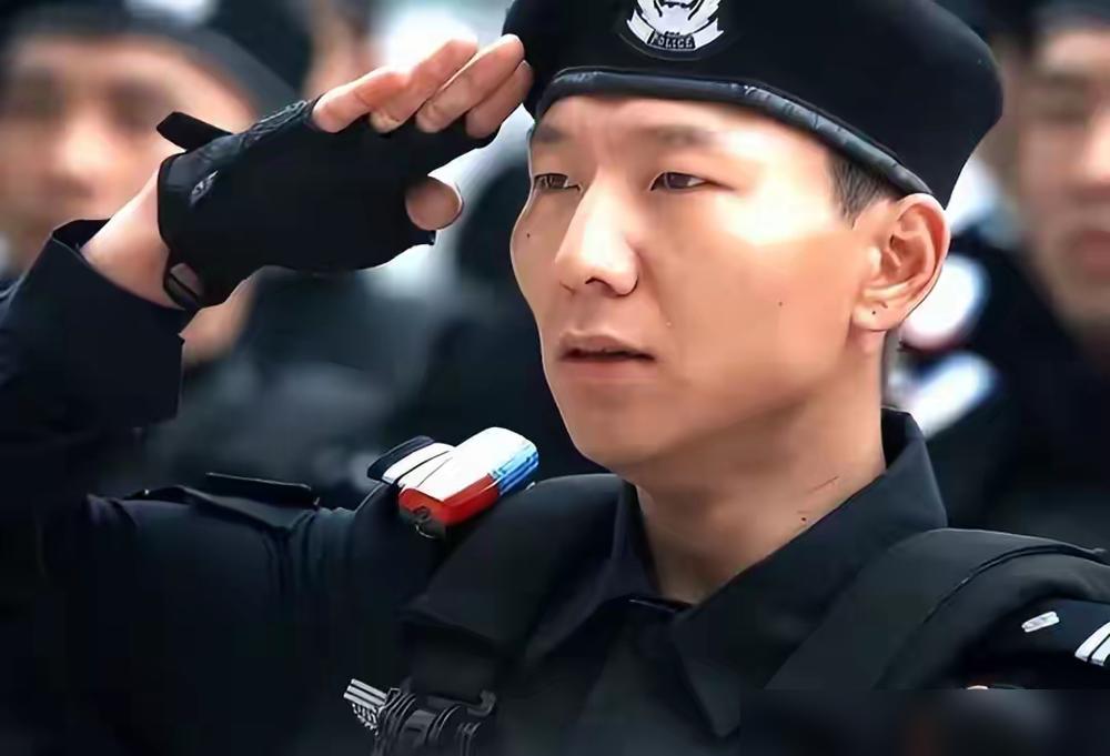 《重器》里余高远那个选角，丑得我半夜坐起来想不通。我之前刷到相关讨论还觉得网