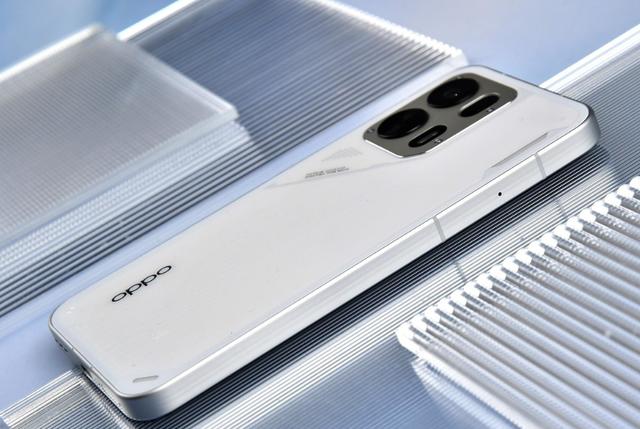 OPPOK15来了：8000mAh、前后双5000万、金属中框+晶盾玻璃，几百