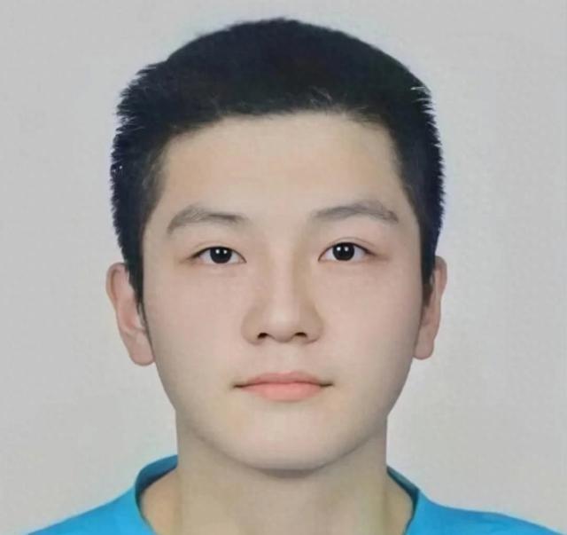 乒超联赛第一阶段我最喜欢的樊振东这两张照片这俩照片一出，网友集体破防。说好的温