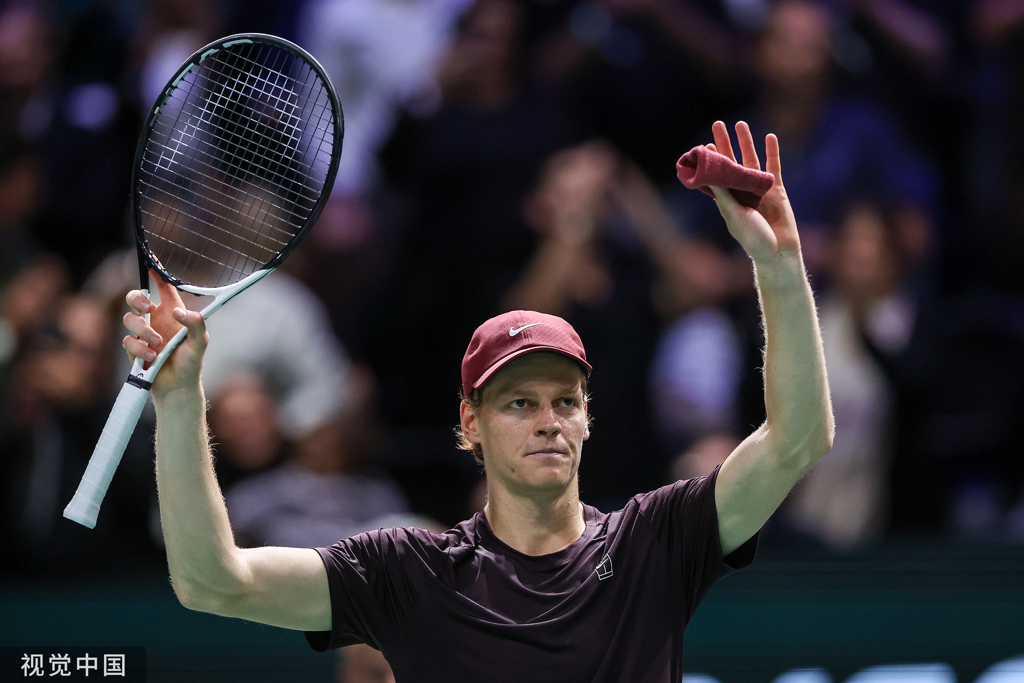 巴黎大师赛,7-5/6-1击败塞伦多罗,晋级八强将战谢尔顿,后者淘汰了卢布列夫;