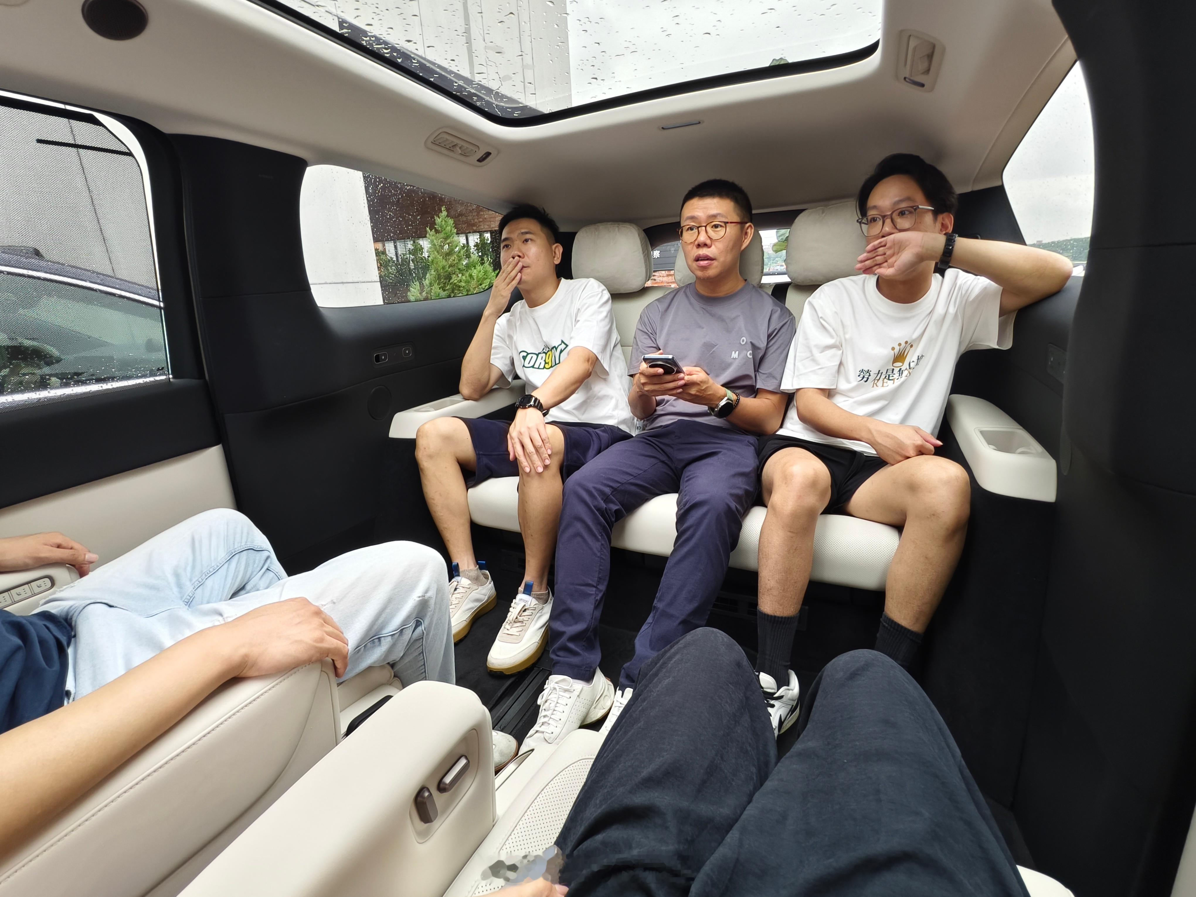 “一家五口”在MEGAHOME的日常[doge]当一家之主躺下之后，三个熊孩