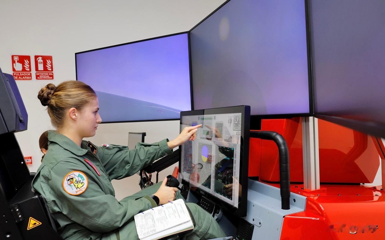 哇哦，被西班牙女王储帅到了，莱昂诺尔公主完成首飞，翱翔蓝天太帅了！12月18日