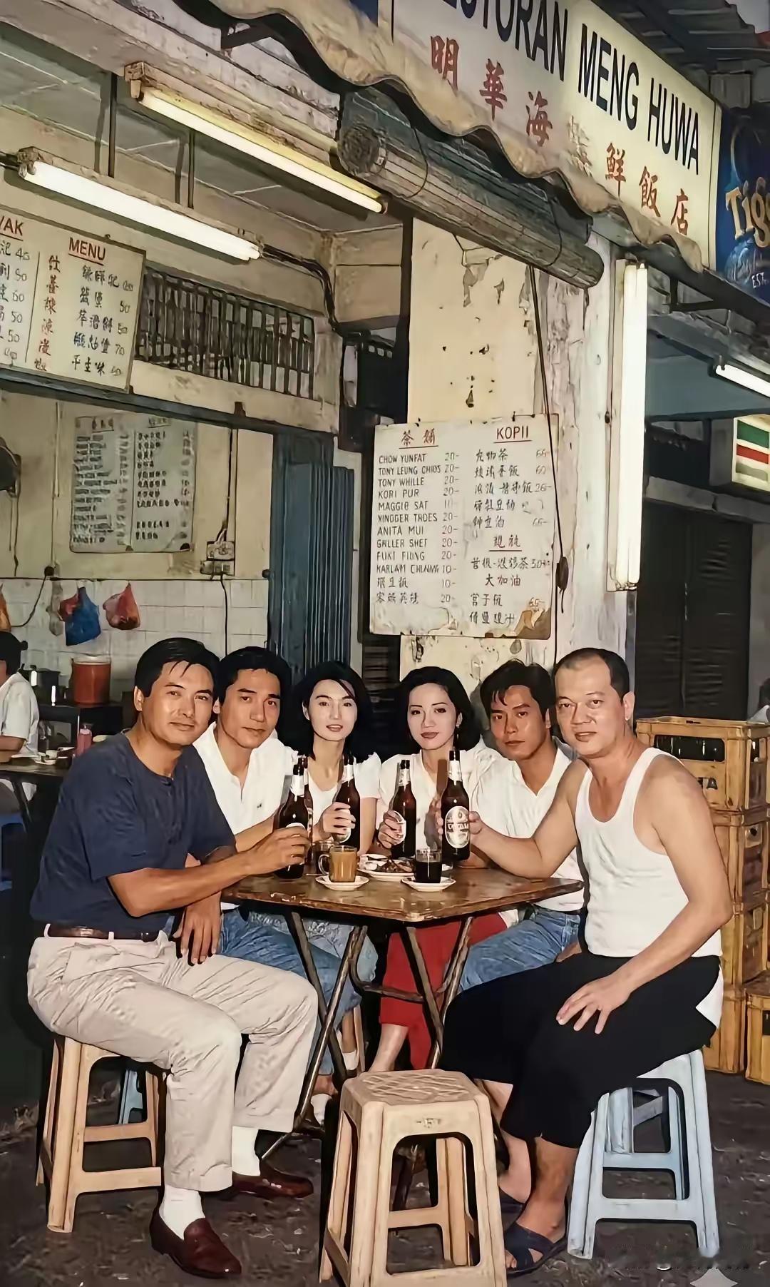 大明星也吃路边大排档，这事儿还挺常见。之前看到有新闻说，某个一线明星穿着普通T恤