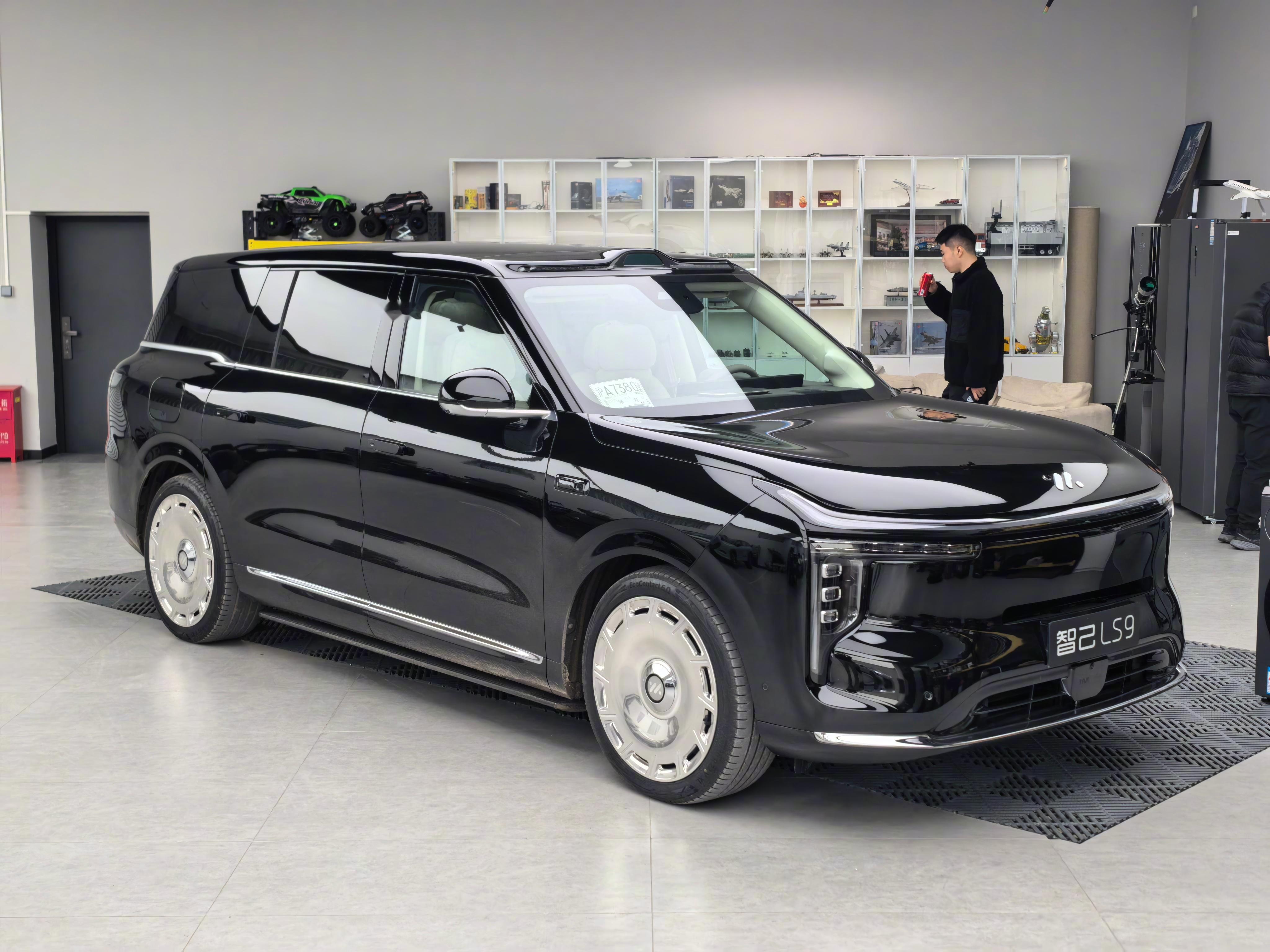 今儿拍智己LS9，5.28米，33-36万，给了66度电池，12度单侧后轮转向，