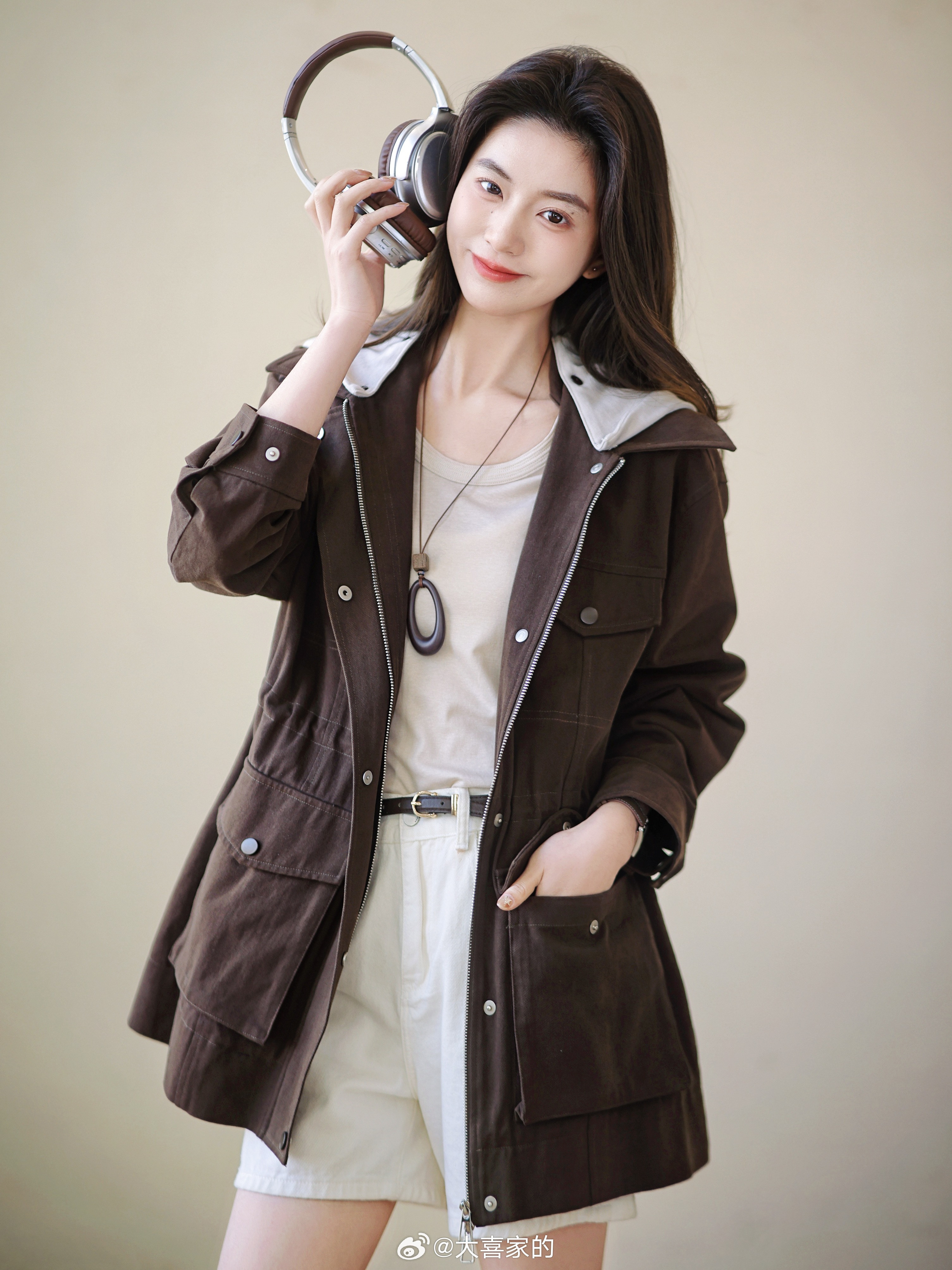 有点酷还有点随性的工装风衣！100棉的可收腰版型+撞色可拆卸针织帽显瘦帅气实