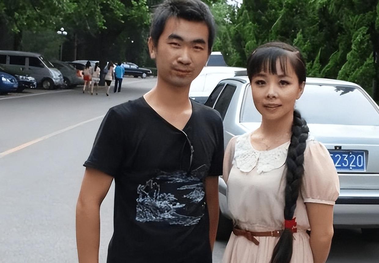 男友李飞对她说“二妮，分手吧，咱俩不是同一世界的人了。”可王二妮不仅没同意，反
