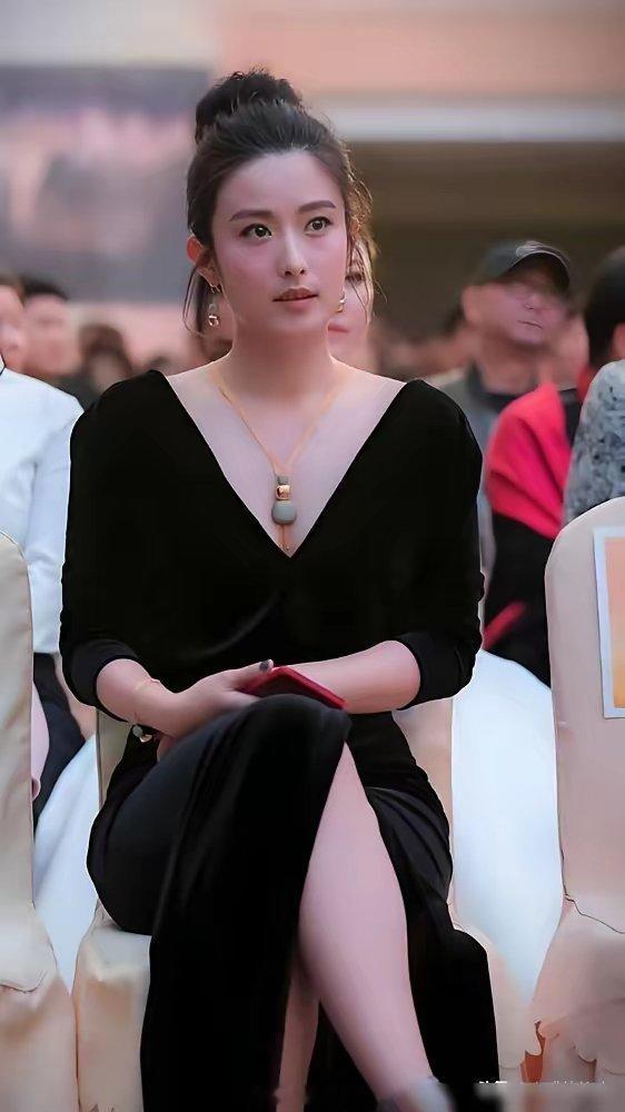 徐百卉演了22年近百部戏，演啥像啥，颜值气质把流量花旦甩几条街，却始终没火，你敢