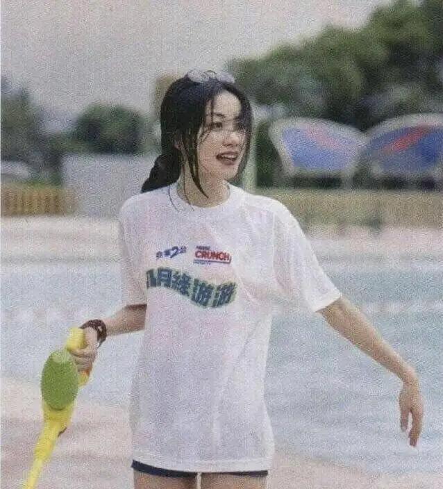 那些年，美丽的王菲和女神们合影。李嘉欣国色天香，周慧敏清纯玉女，叶倩文风情迷人…