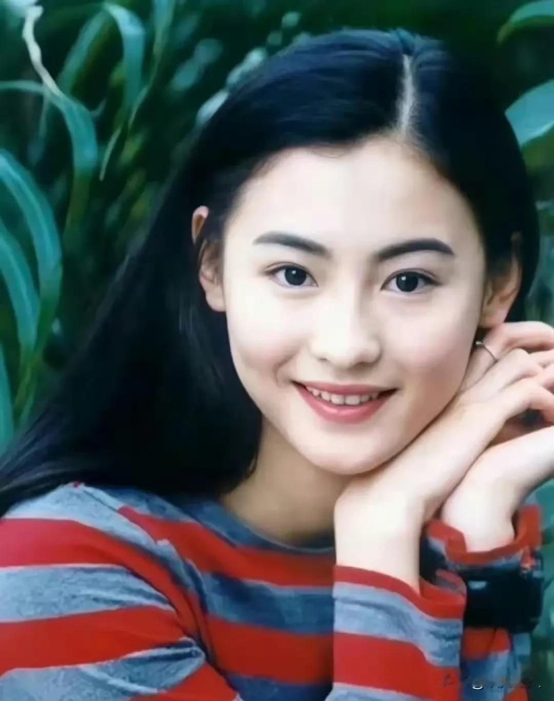 张柏芝的时光机：年轻时候美得不可一世，难怪一出道就红得发紫！说真的，当年她