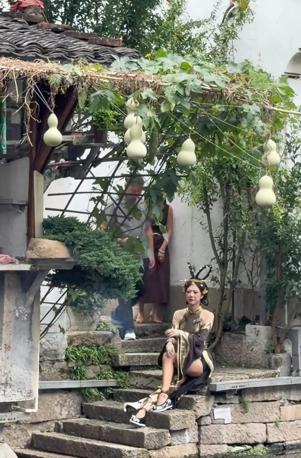 现实版7个葫芦娃和爷爷：绍兴爷爷被迫剪下七个葫芦守不住的美好，有些中国人正在走
