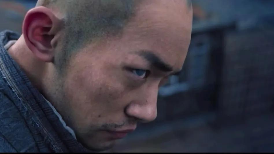易烊千玺他真的，我都词穷了，可塑性太强了，他应该是同时期转型最成功的了，这个光头