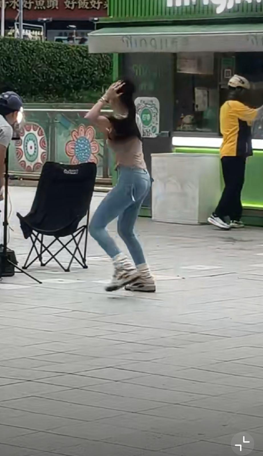 这是哪位“网红”，跳得一身臭汗再把衣服退回去吗？[？？？]衣服汗馊味晒得不想