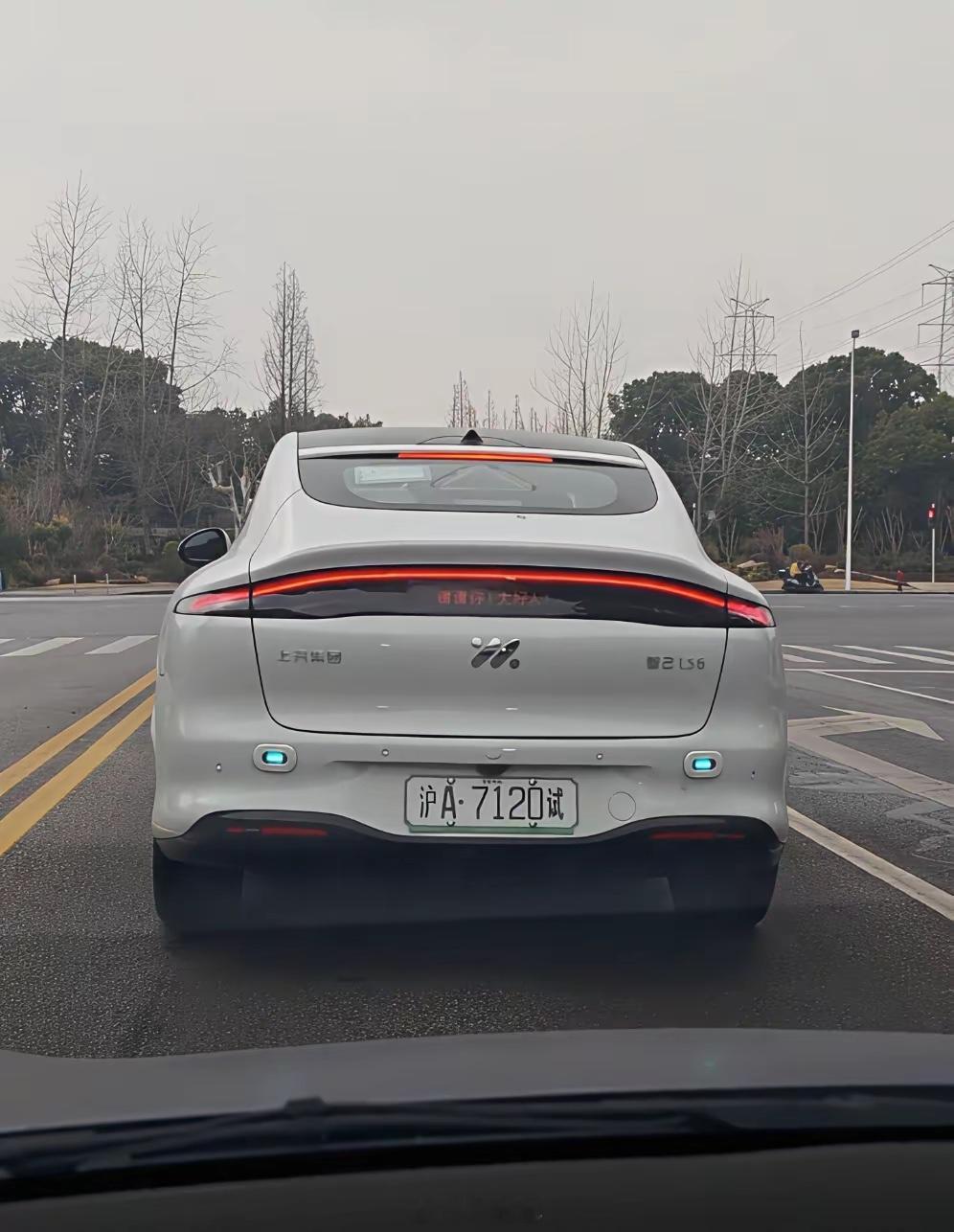 智已的小蓝灯挺别致