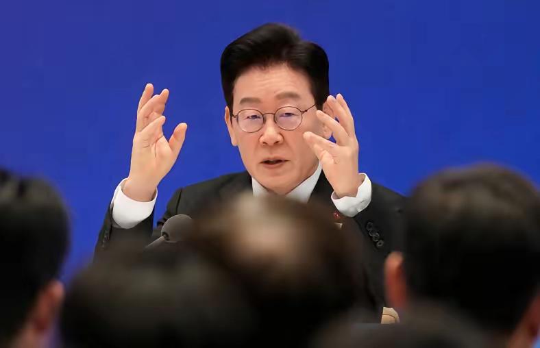 韩国总统李在明表态，宣布了他对日本历史问题的看法。李在明谈对日历史问题，一句