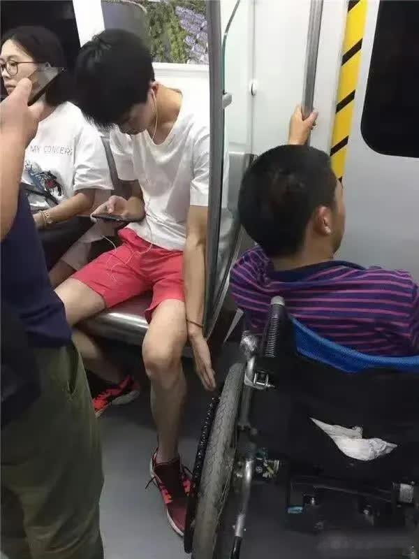 谢谢这世间，所有不动声色的善良​​​