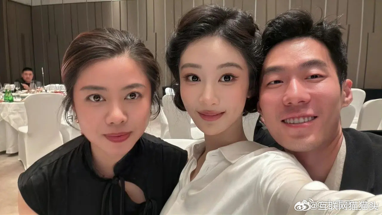 杨紫经纪人挺帅的​​​