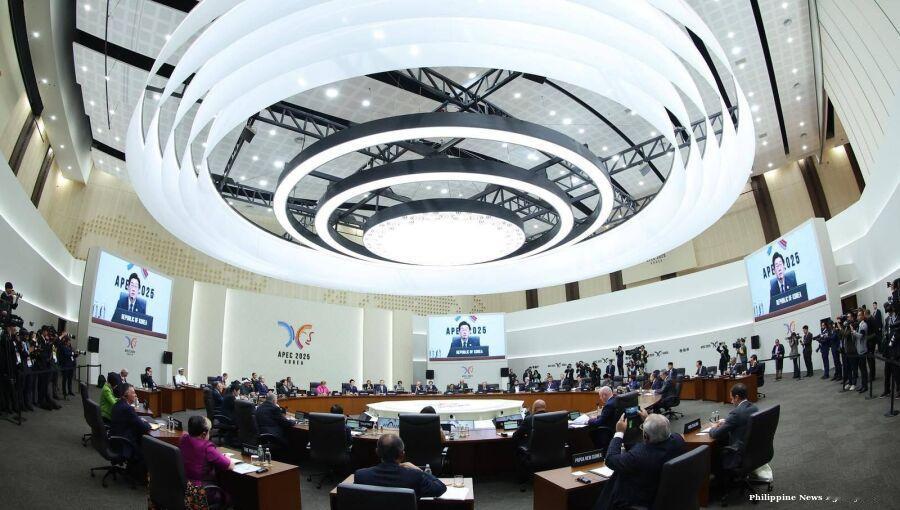 10月31号的中午,APEC峰会终于在韩国举行了。目前透露出来的消息和照片还不多