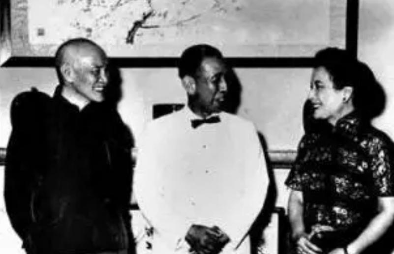 1963年10月8日，身在台湾的蒋介石接到一封十万火急的电报，电报里表示，中国大