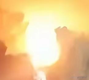 沙特高兴了吧！满意了吧！自己的炼油厂被炸了吧！7月25日，胡塞武装动手了。一