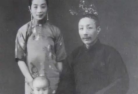1947年，57岁的张福运对妻子李国秦说：“我们女儿怀孕了，孩子是我的！”李国秦