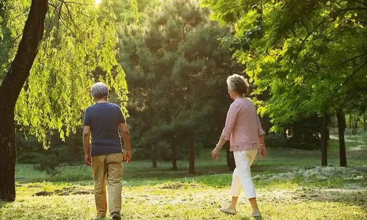 老年人的这些表现，实在不让人待见：一、爱摆“老资格”：1、总觉得年纪