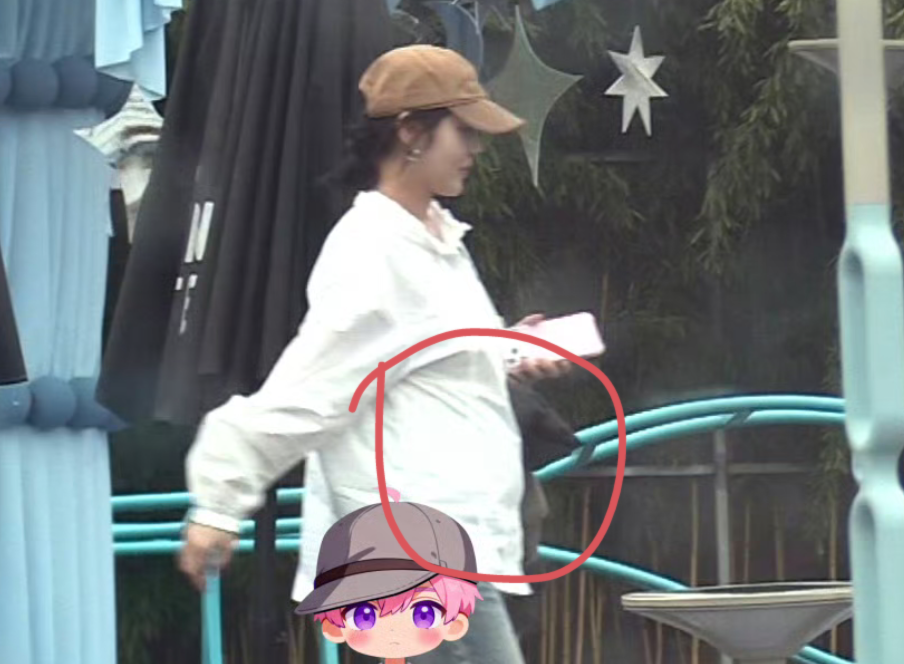 那个说舅舅就是我爸的女孩，可能真的要当妈妈了！童年的张佳宁，父母离异，自小跟着舅舅张晓龙一起长大，张