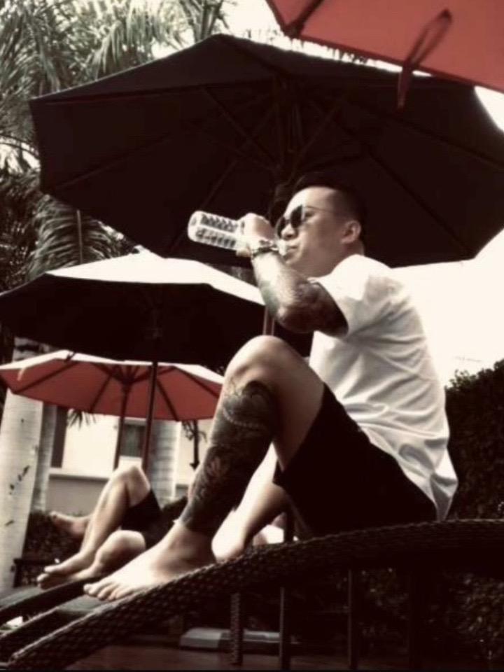 1人性这东西，不可言，不可研，不可验。 2.在这个烟换烟，酒换酒的时代...